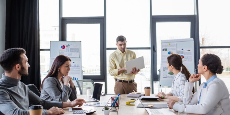Como adaptar seu plano de carreira às mudanças do mercado de trabalho! Entenda