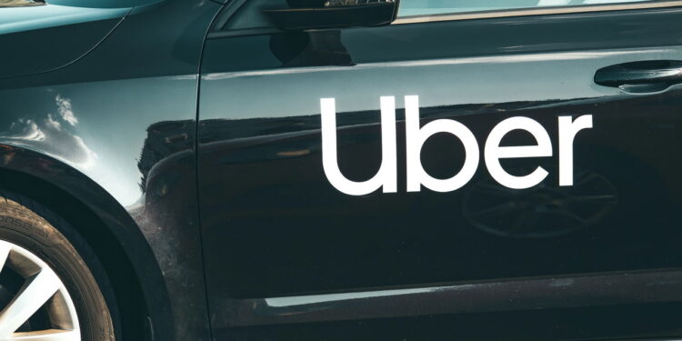 Quer ser motorista do Uber Black? Veja os melhores carros