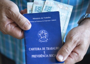 Milhares de trabalhadores vão receber dinheiro extra e poucos sabem o motivo