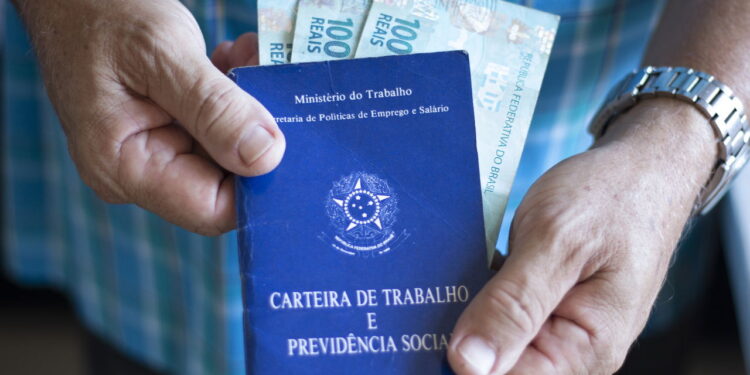 Novo salário mínimo muda benefícios, previdência e abono salarial