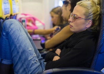 Posição no avião: o que torna as últimas fileiras mais seguras?