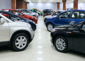 Poucos motoristas sabem como verificar se um carro usado vale a pena