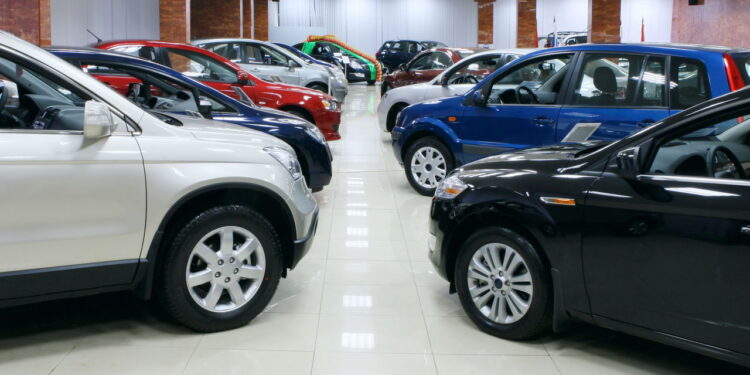 Poucos motoristas sabem como verificar se um carro usado vale a pena