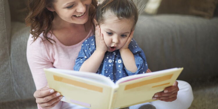Por que contamos histórias? A neurociência e psicologia explicam nossa necessidade