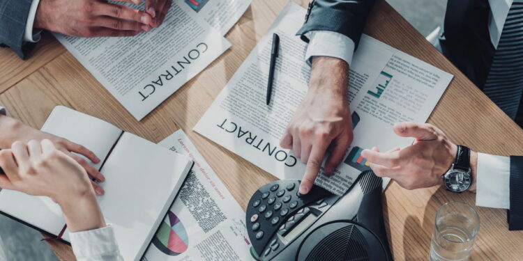 Aprenda a elaborar contratos eficazes com esse curso online