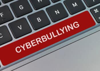 Entenda as leis e estratégias para enfrentar o cyberbullying agora