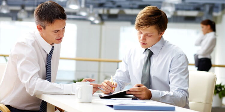 Curso gratuito garante estágio no mercado financeiro
