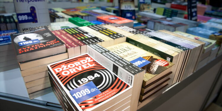 Conheça a lista de livros que já foram banidos ou vistos como ameaça social!
