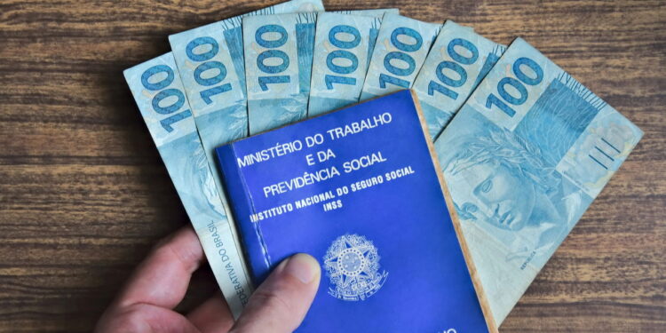 Salário mínimo sobe 7,5% em 2025 e reajuste surpreende