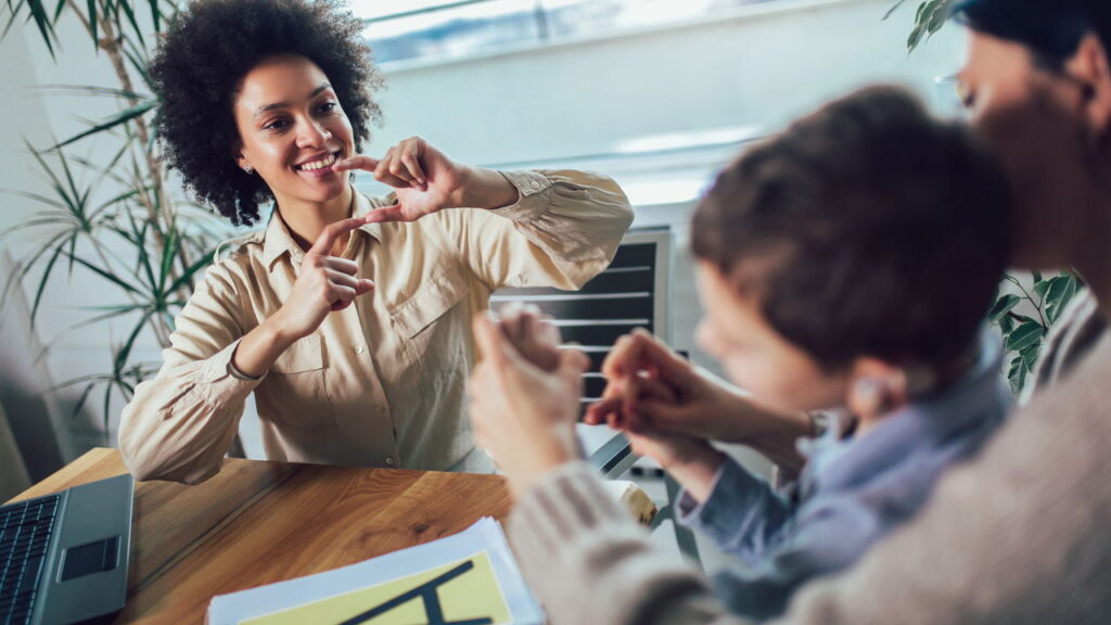 Curso de Libras INES abre vagas com aulas online e presenciais
