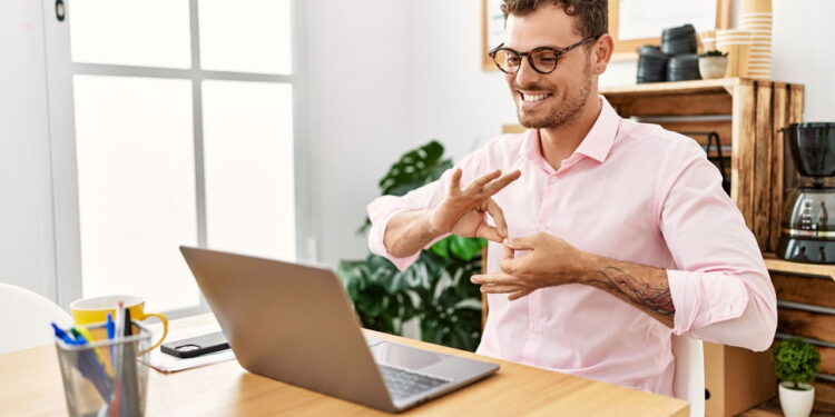 Curso de Libras INES abre vagas com aulas online e presenciais
