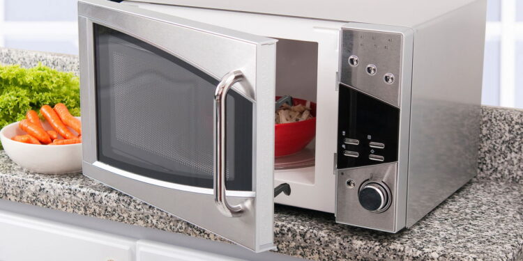 Você usa todo dia mas não imagina como o micro-ondas foi criado