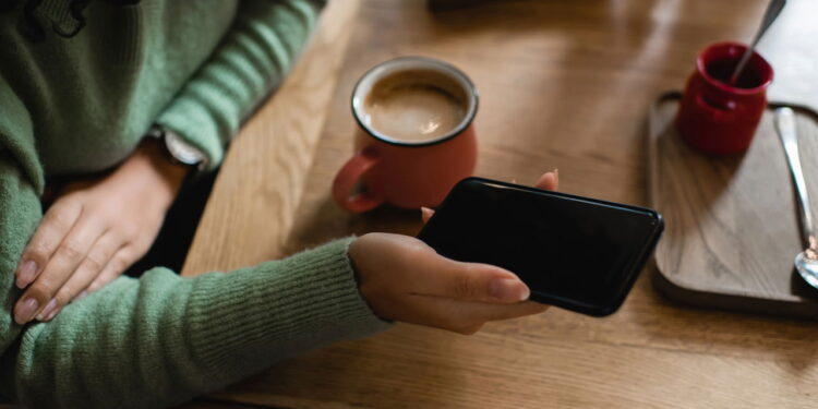 A melhor função escondida no celular para economizar bateria