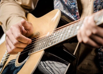 Cursos gratuitos em Timóteo oferecem aulas de música e informática