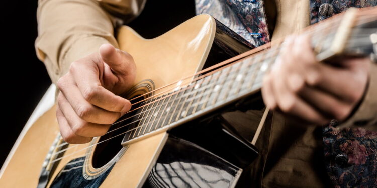 Cursos gratuitos em Timóteo oferecem aulas de música e informática