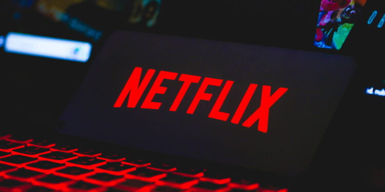 Os melhores thrillers da Netflix para quem ama tensão e reviravolta