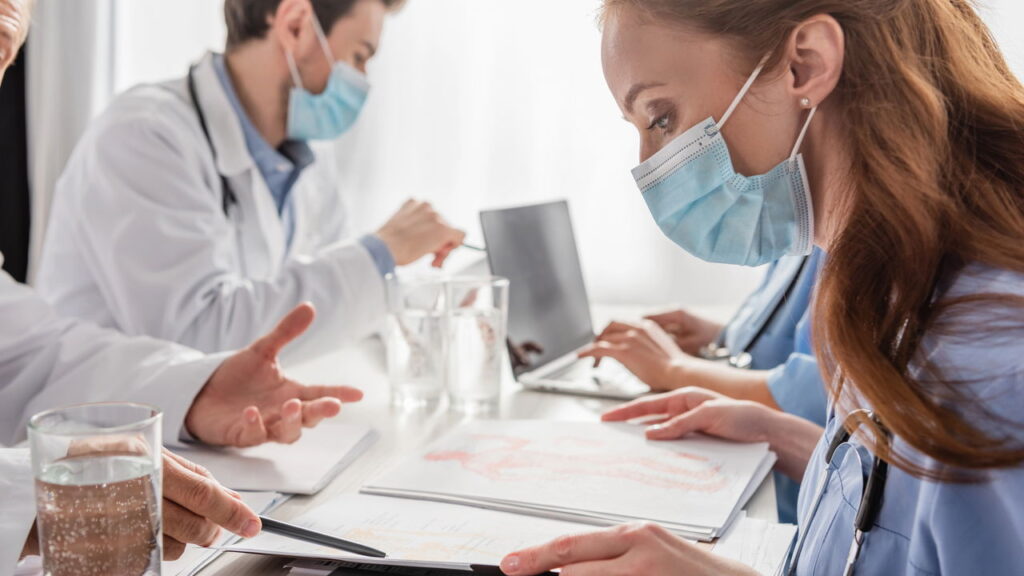 Curso técnico em enfermagem gratuito tem 80 vagas em SP
