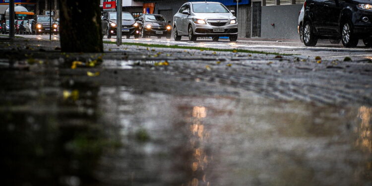 Calor extremo e chuvas irregulares marcam agosto no Brasil