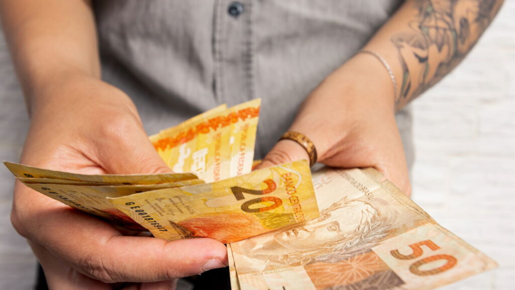 Como criar uma reserva de emergência com apenas R$ 10 por semana