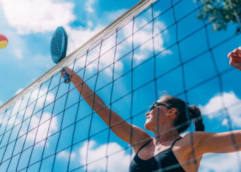 Quer entrar na onda do beach tennis? Guia para iniciantes no esporte do momento!