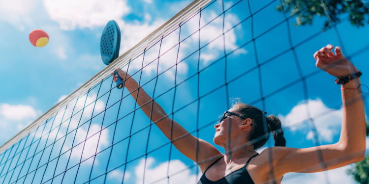 Quer entrar na onda do beach tennis? Guia para iniciantes no esporte do momento!