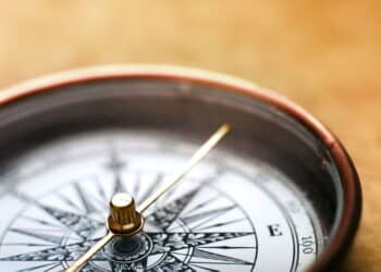 A descoberta que explicou o magnetismo da bússola e mudou a navegação! Entenda