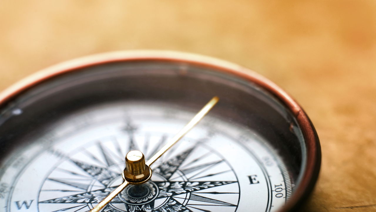 A descoberta que explicou o magnetismo da bússola e mudou a navegação! Entenda