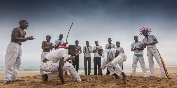 Como a capoeira trabalha o corpo e a mente através da sua rica herança cultural!