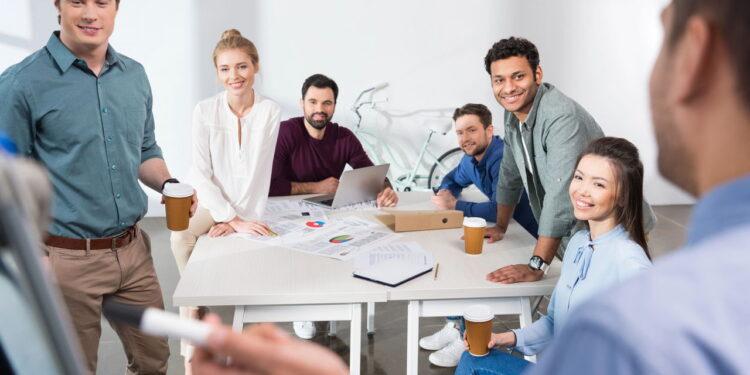 Quer se destacar no trabalho? Aprenda a arte de se comunicar com eficácia!