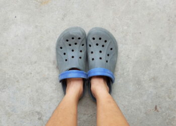 Por que o Crocs virou febre mundial? O sapato feio que todo mundo ama!