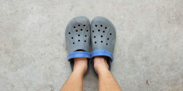 Por que o Crocs virou febre mundial? O sapato feio que todo mundo ama!