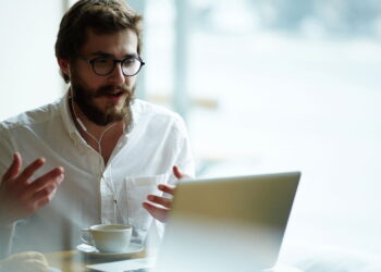 Como se preparar para uma entrevista online? Dicas para o mundo virtual