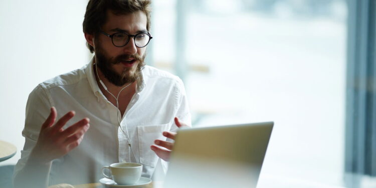 Como se preparar para uma entrevista online? Dicas para o mundo virtual