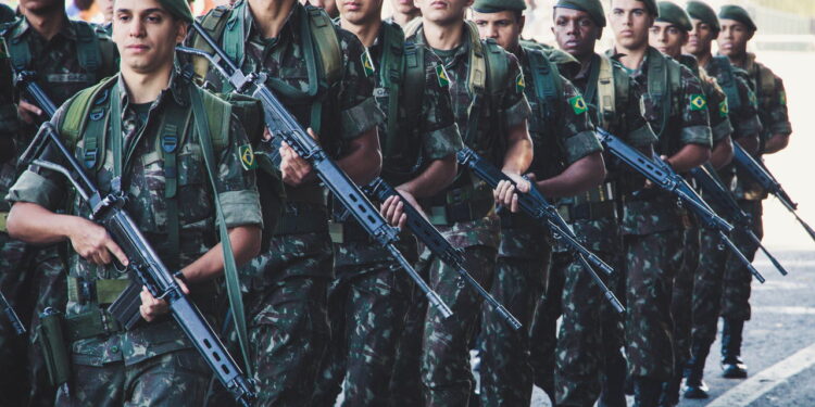 Concurso Exército oferta 231 vagas e salário de R$ 8.245,00! Inscrições até junho