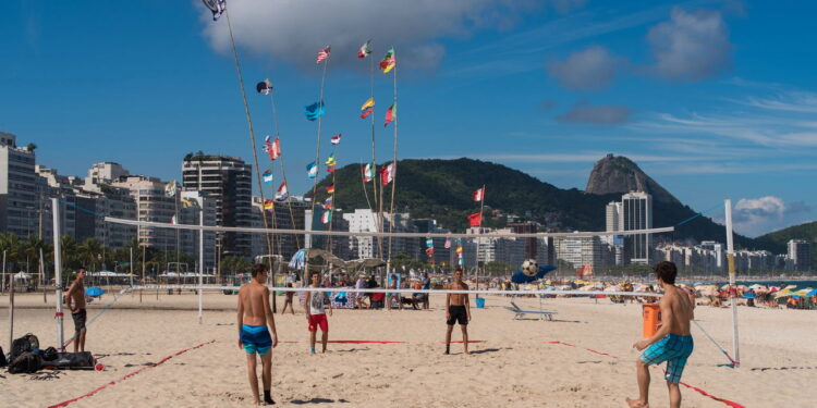 Como o futevôlei queima calorias e diverte ao mesmo tempo! Entenda a modalidade