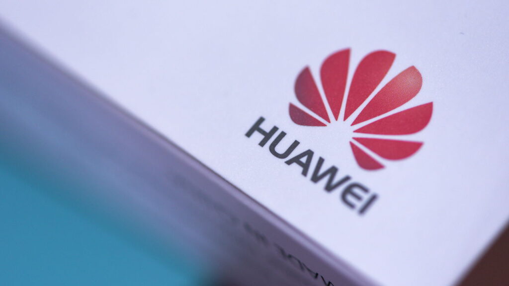 Brasil adota inteligência artificial da Huawei mesmo sob pressão dos Estados Unidos