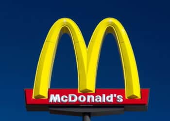 Por que o McDonald’s nunca erra o hambúrguer? O segredo da linha de produção!