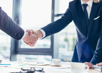 Quer negociar melhor? IA aponta três frases usadas por pessoas inteligentes
