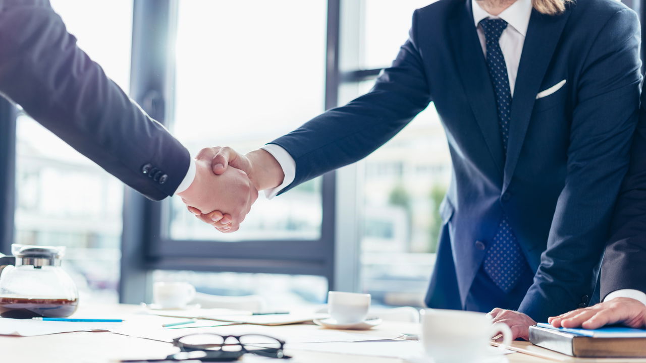 Quer negociar melhor? IA aponta três frases usadas por pessoas inteligentes