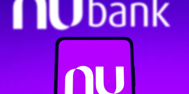 Quer estagiar no Nubank? Fintech abre 140 vagas, veja como participar!