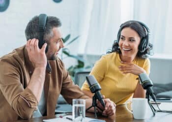 Por que o formato podcast conquistou o Brasil e o mundo? Entenda