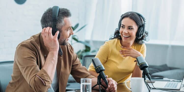 Por que o formato podcast conquistou o Brasil e o mundo? Entenda