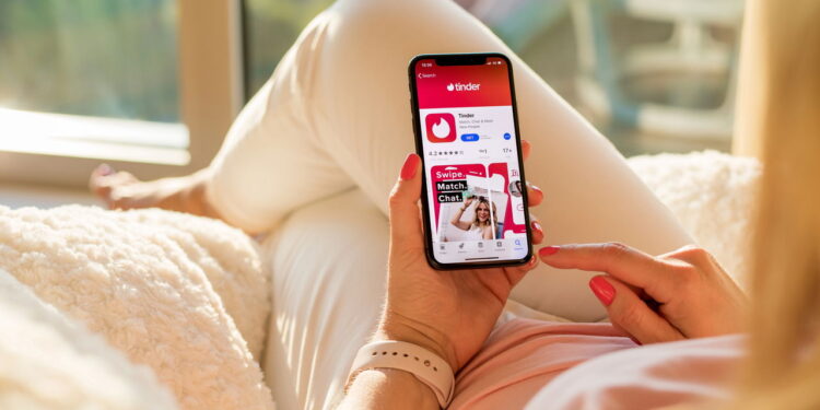 Encontro em dupla? Tinder lança recurso para você sair com seus amigos