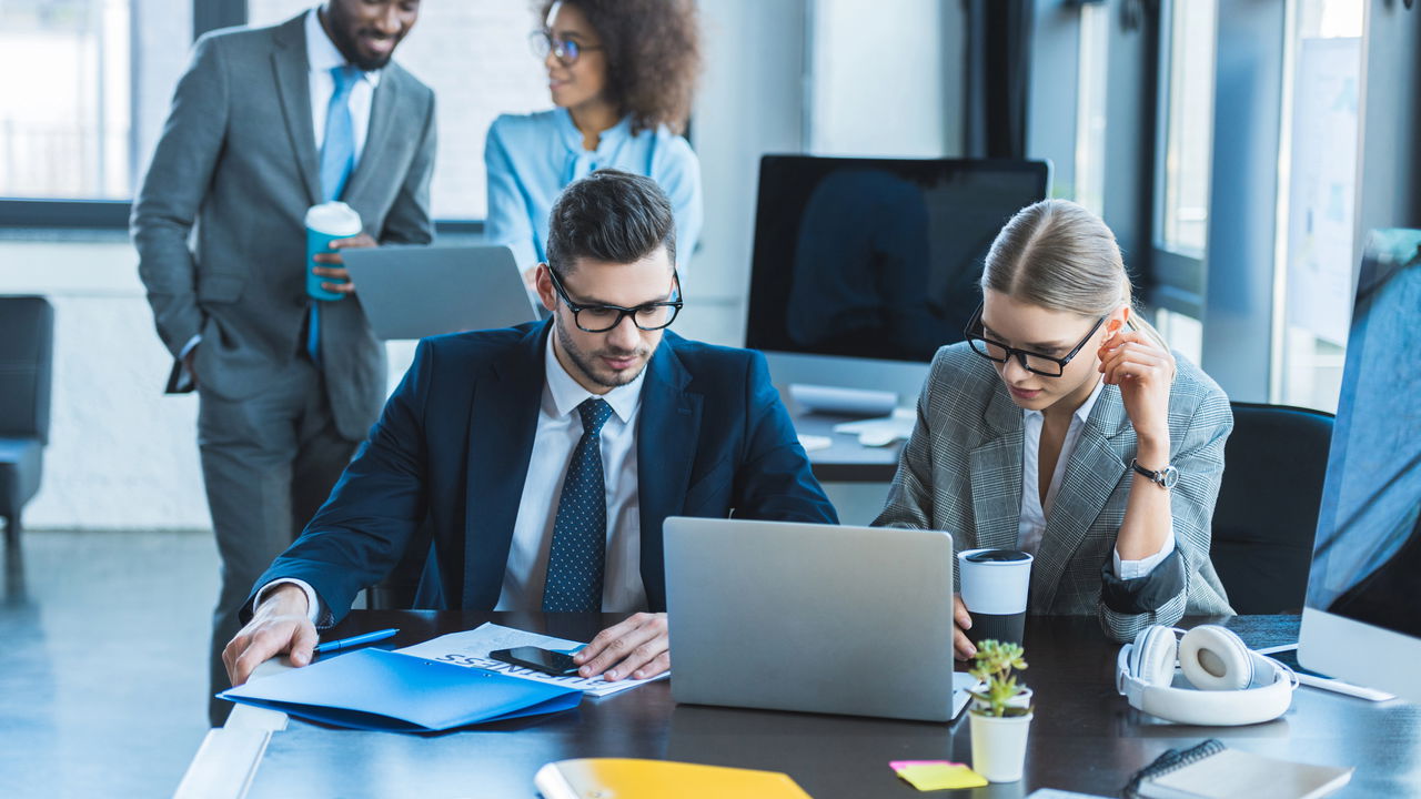Como se destacar em equipes híbridas? Dicas para o trabalho moderno!