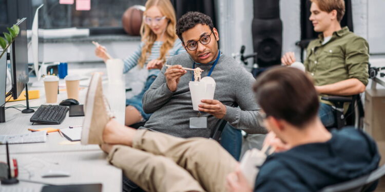 Você pode estar recebendo menos intervalo de almoço do que a lei exige
