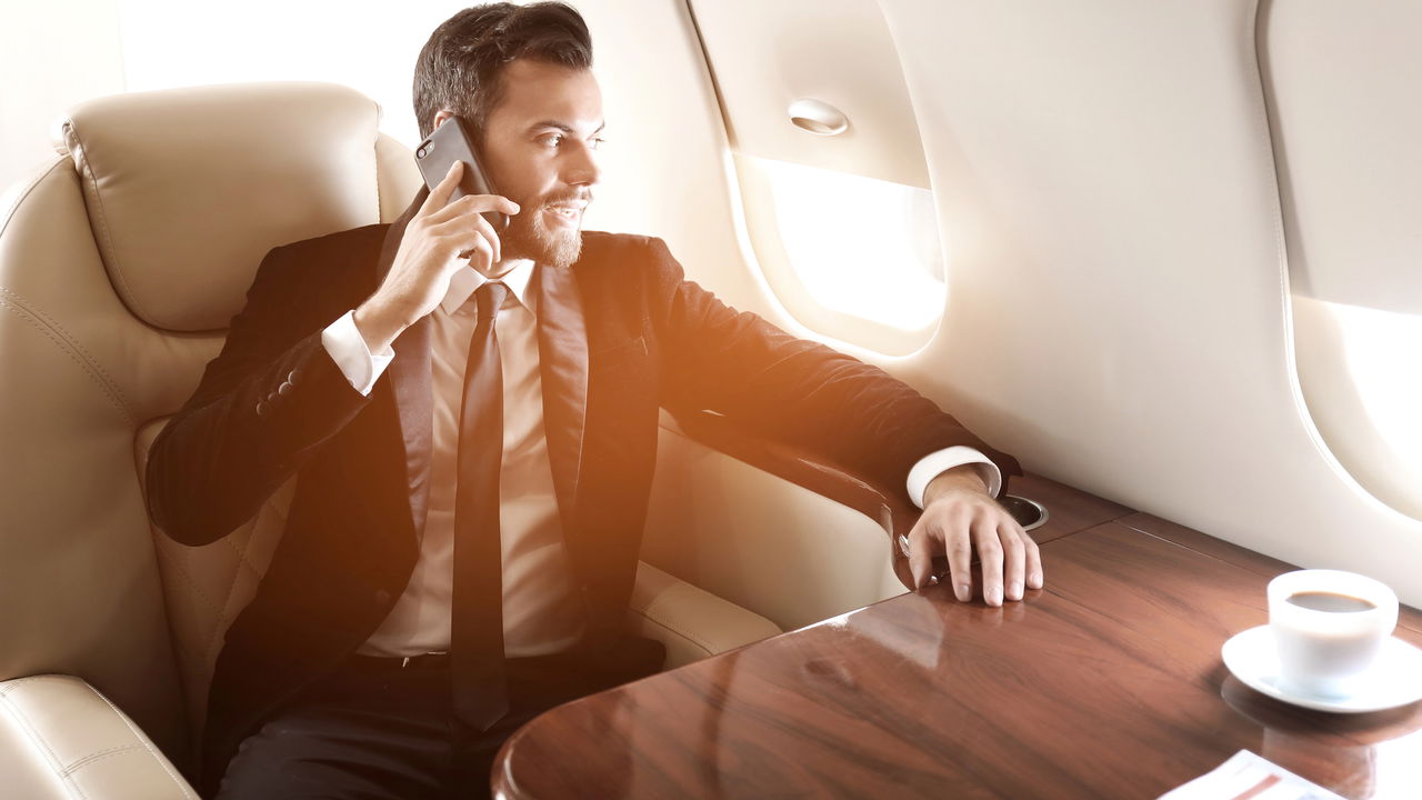 A maior lição de etiqueta no avião que todo passageiro precisa seguir
