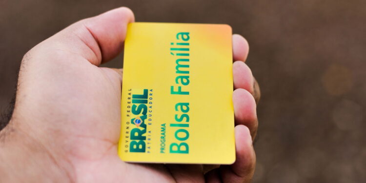 Cartão do Bolsa Família - Créditos: depositphotos.com / rafapress