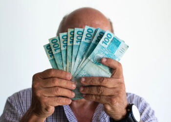 Esse benefício garante R$ 1.518/mês para idosos e pessoas com deficiência