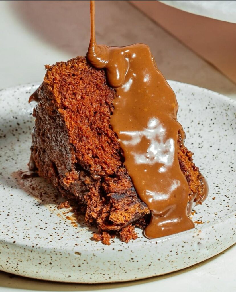 Bolo de chocolate com calda