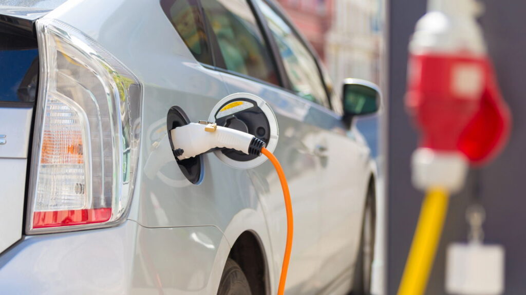 Os carros elétricos vão mudar o futuro do transporte em 2025